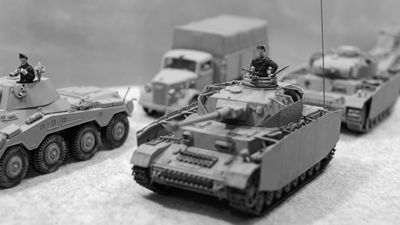四号戦車行進モノクロ_R