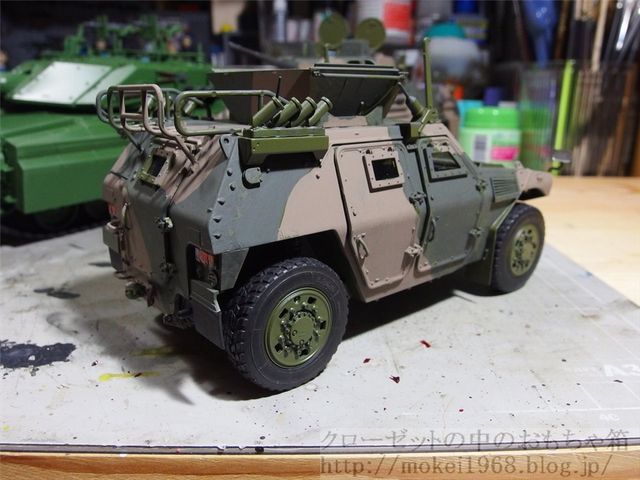 放置していた陸自車両の迷彩塗装を クローゼットの中のおもちゃ箱