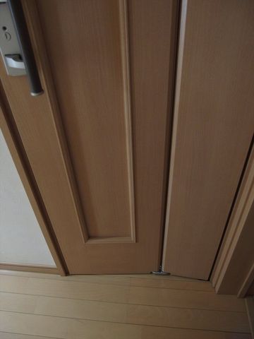 Diy トイレ折れ戸 連結金具交換修理 クローゼットの中のおもちゃ箱