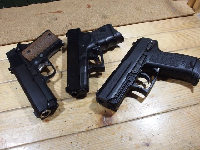 エアガン 東京マルイのGBBコンパクト拳銃 : クローゼットの中の
