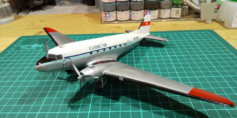 童友社 1/100 ダグラス DC-3 DAKOTA 完成へ : クローゼットの中の