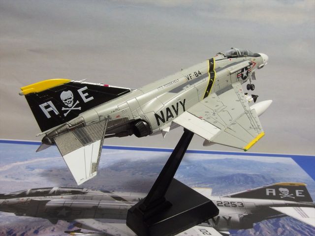 TOMYTEC 技MIX U.S.NAVY F-4N VF-84 Jolly Rogers : クローゼットの中