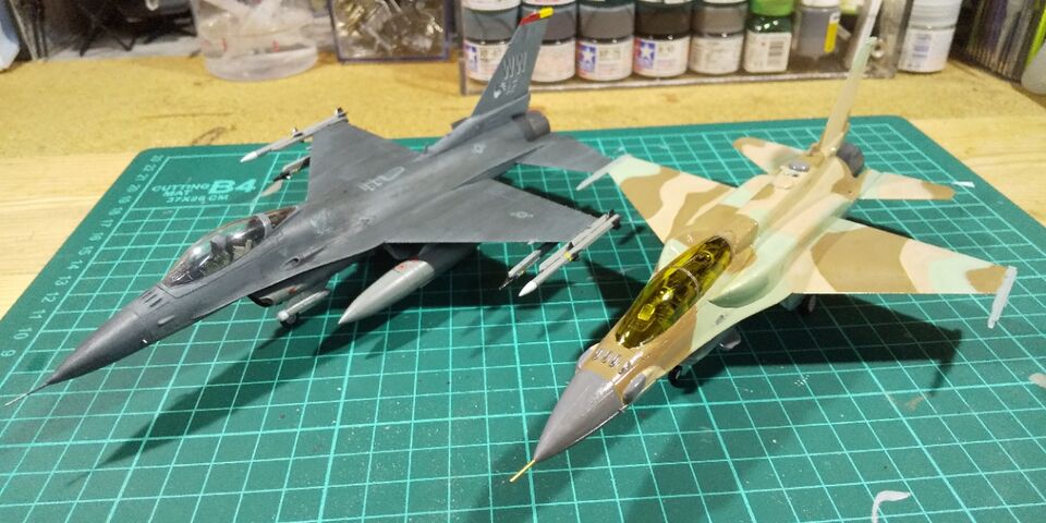 ハセガワ 1/72 イスラエル空軍F-16I 塗装開始 : クローゼットの中の
