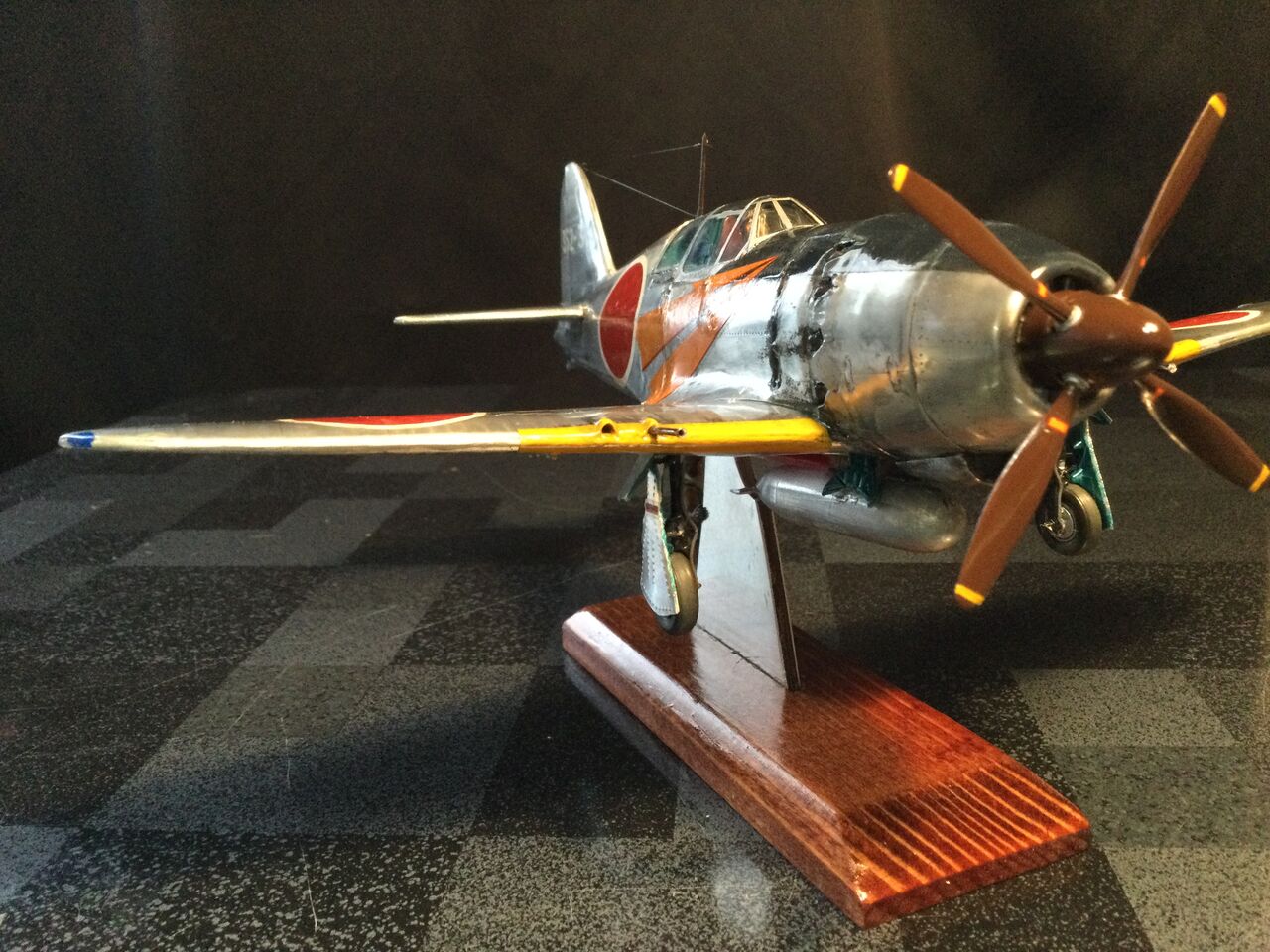 1/48タミヤ雷電21型にアルミ板を貼る : 模型好きの御本尊たち