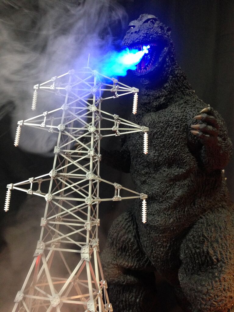 週刊ゴジラをつくる 90号一基目の送電鉄塔完成 模型好きの御本尊たち