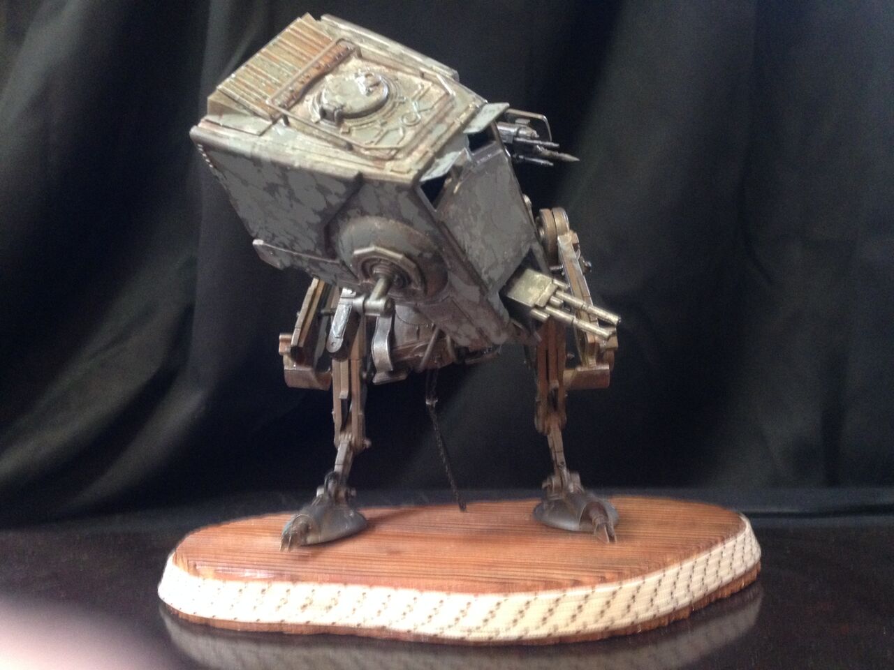 スターウォーズ AT-ST（モーターで暴れ馬に改造） : 模型好きの