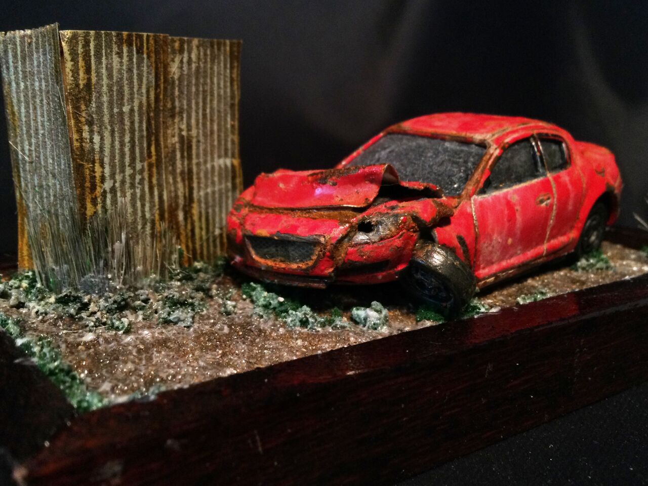 トミカで事故車の放置廃車をつくる : 模型好きの御本尊たち
