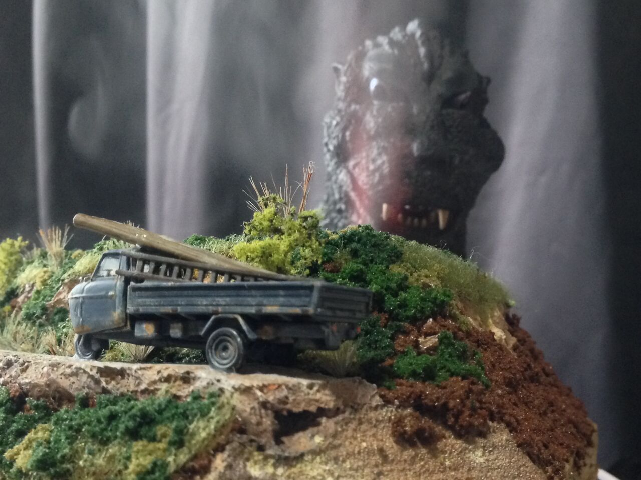 週刊ゴジラをつくる　ジオラマ Amazon.co.jp: 完成品ジオラマ付きデアゴスティーニ 週刊ゴジラ