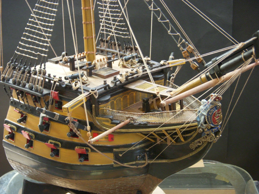 HMS VICTORY号の艦首カットモデルを作る : 模型好きの御本尊たち