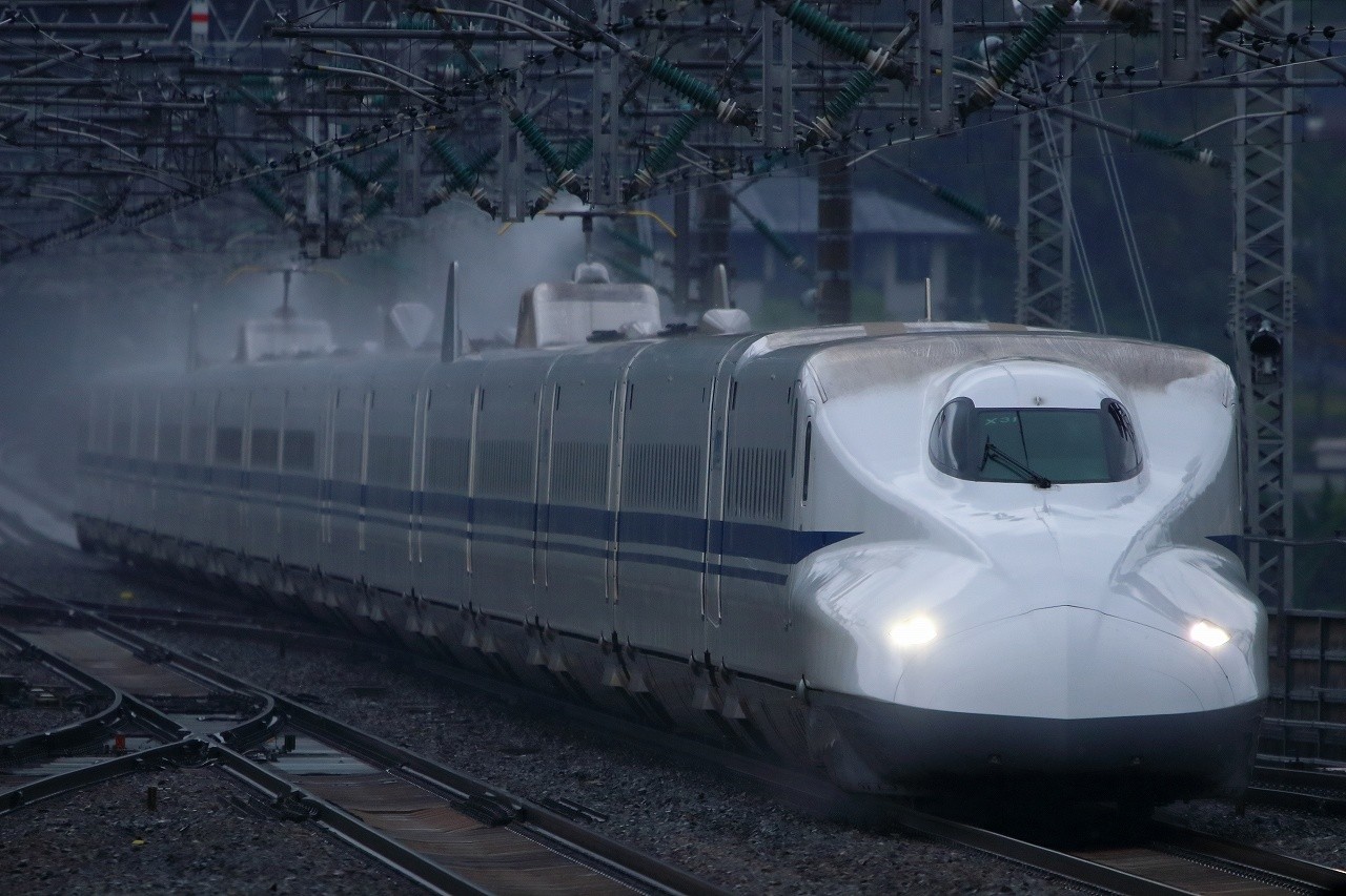 駅で露出 
