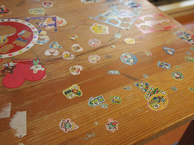 子供用机のシール剥がしと修繕レポ Mokoの3ldk日記