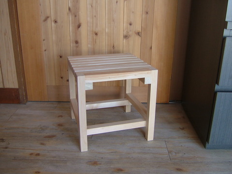 背もたれなし椅子 004