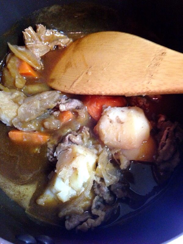 余った肉じゃがでつくる超簡単カレーの作り方 レシピ 今日も食べておる