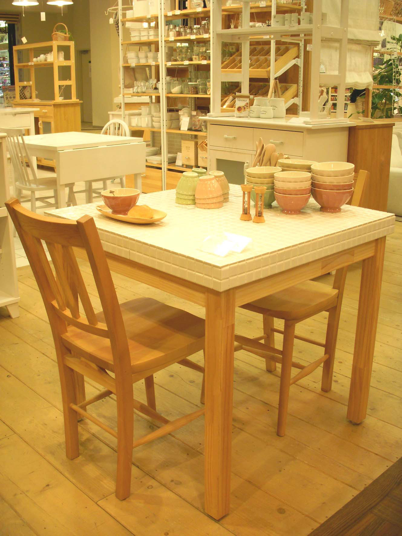 モモナチュラル タイルダイニングテーブル