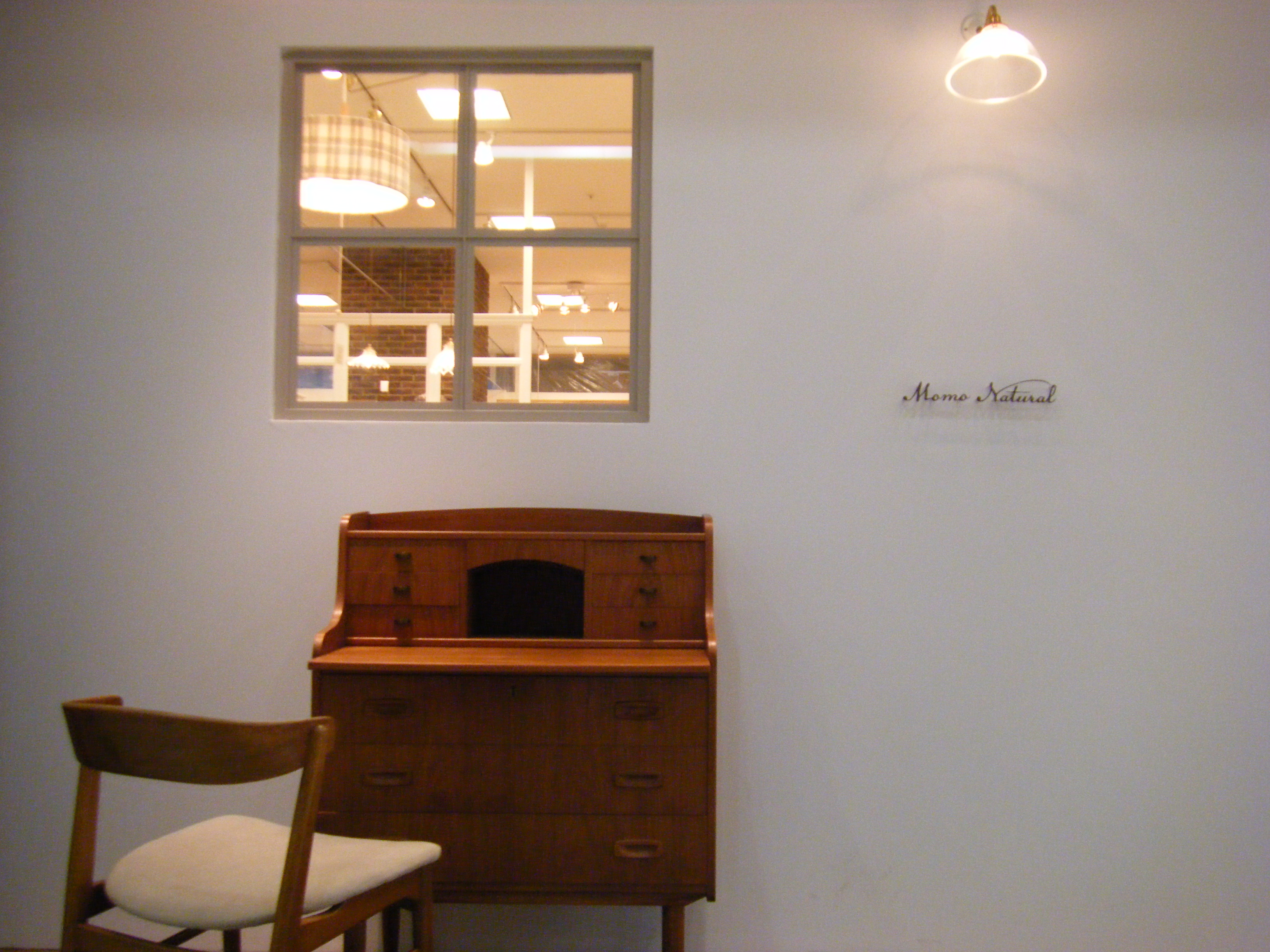 机がたくさん モモナチュラル インテリア雑貨ショップ