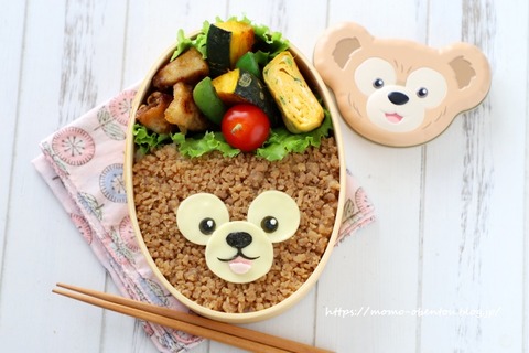 簡単鶏そぼろのダッフィー弁当＊キャラ弁[高速動画あり] : momo's