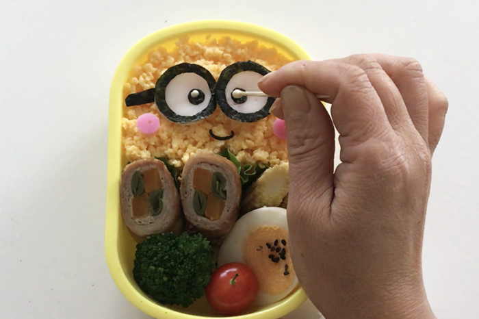 キャラ弁動画レシピ 炒り卵ごはんにデコるだけの簡単ミニオン弁当 Momo S Obentou キャラ弁 Powered By ライブドアブログ キャラ弁動画レシピ 炒り卵ごはんにデコるだけの簡単ミニオン弁当 Momo S Obentou キャラ弁 Powered By ライブドアブログ