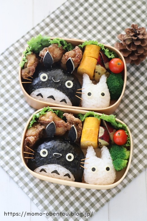 トトロと白トトロのお弁当＊キャラ弁[高速動画あり] : momo's obentou