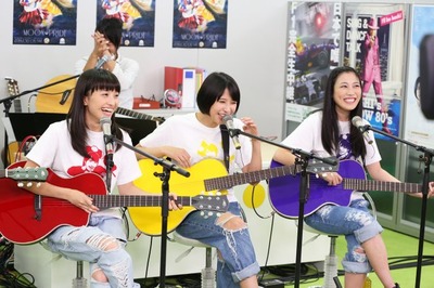 news_xlarge_momoclo_folk_140918_2