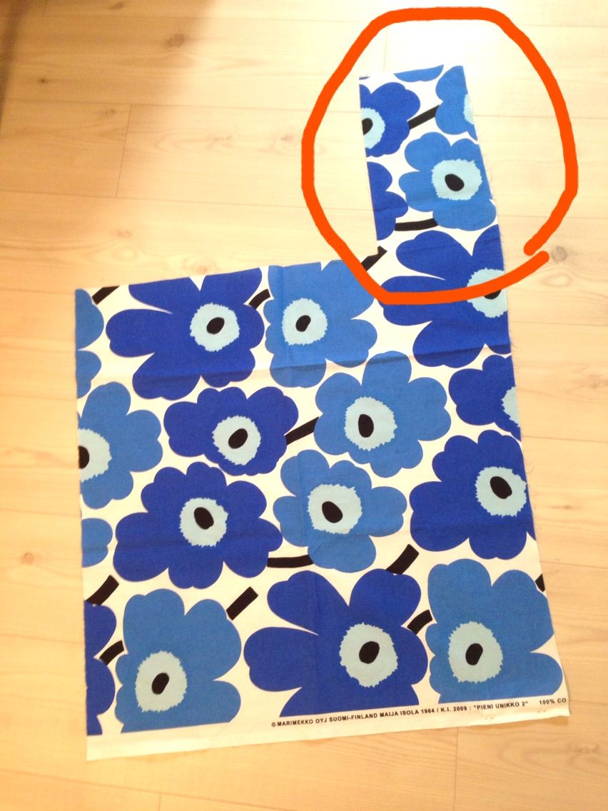 余った布でファブリックパネル的な 団地でひとり暮らし