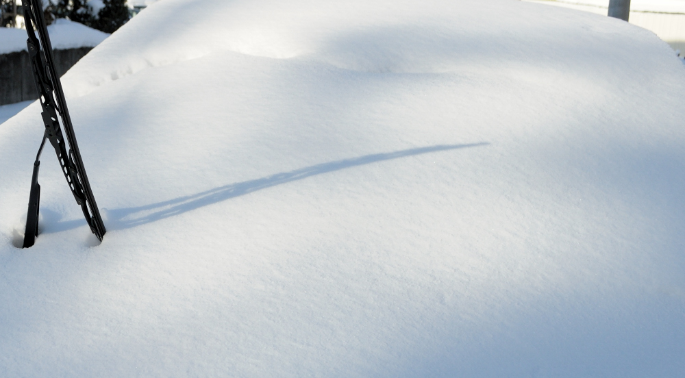 なぜ冬で雪だと車のワイパーを立てるの モモンハン日記