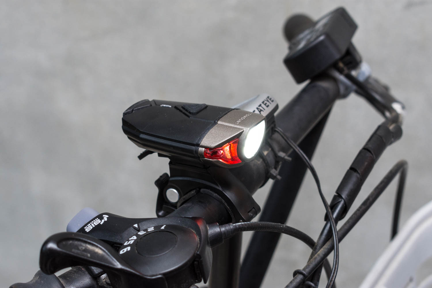 TOMOUNT USB充電式自転車ヘッドライト レビュー : モモンハン日記