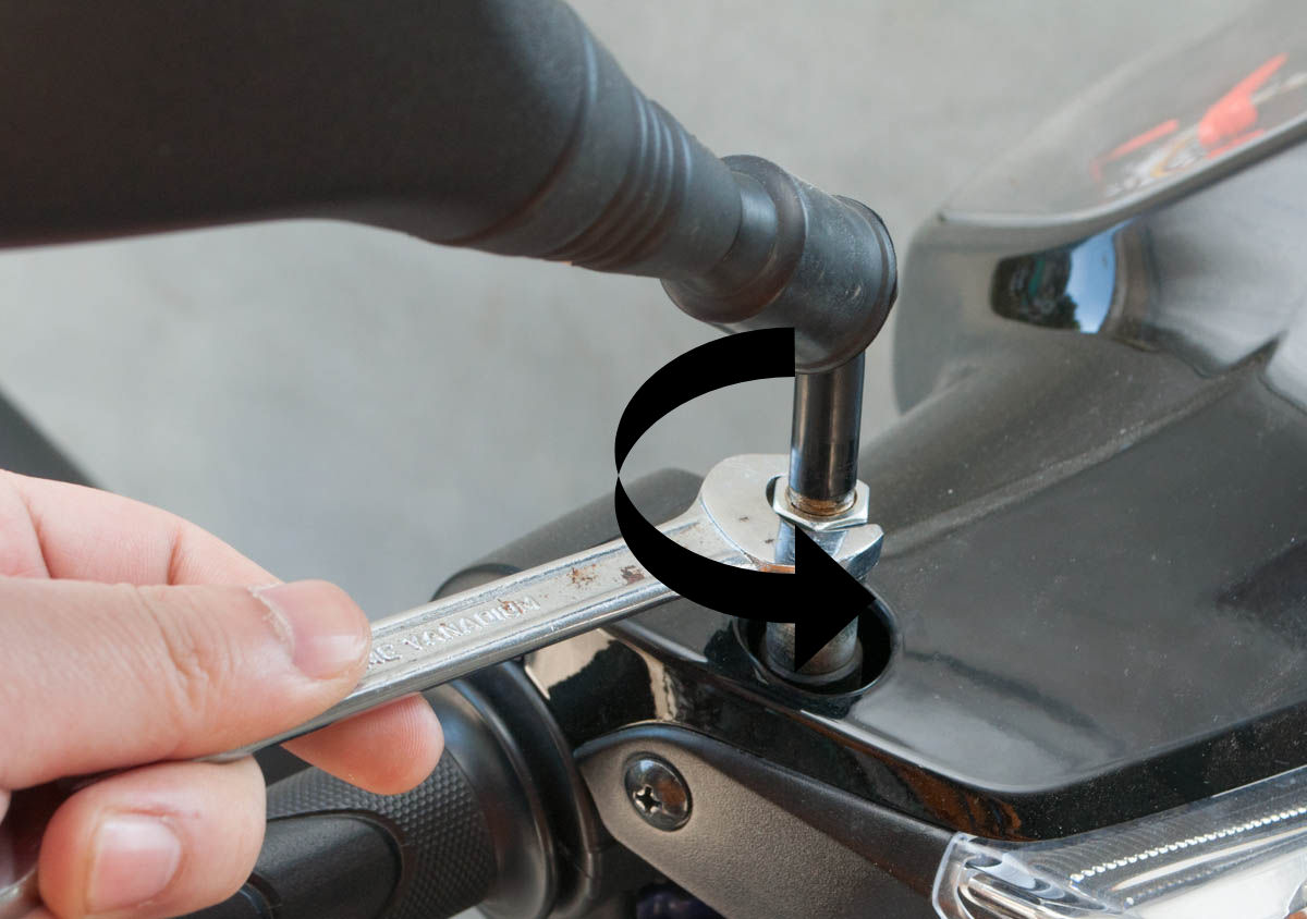 バイク カブ のミラーの取り付け 取り外し 調整 モモンハン日記