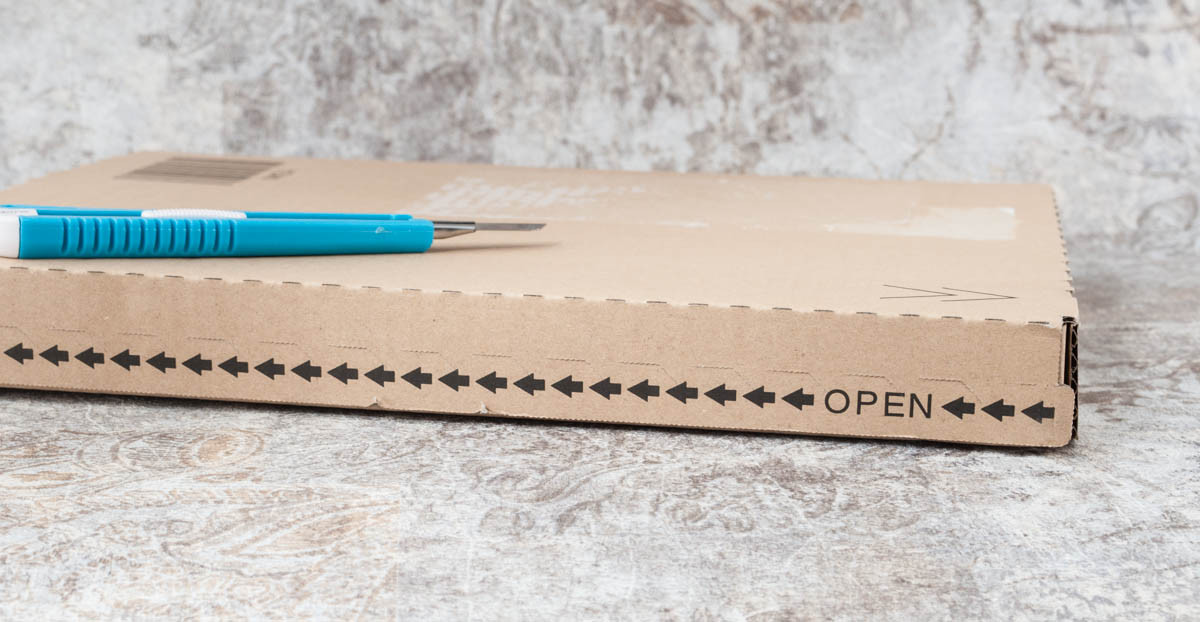 Amazonのダンボール箱で開けると解体されちゃうものを箱のままにし再利用する モモンハン日記