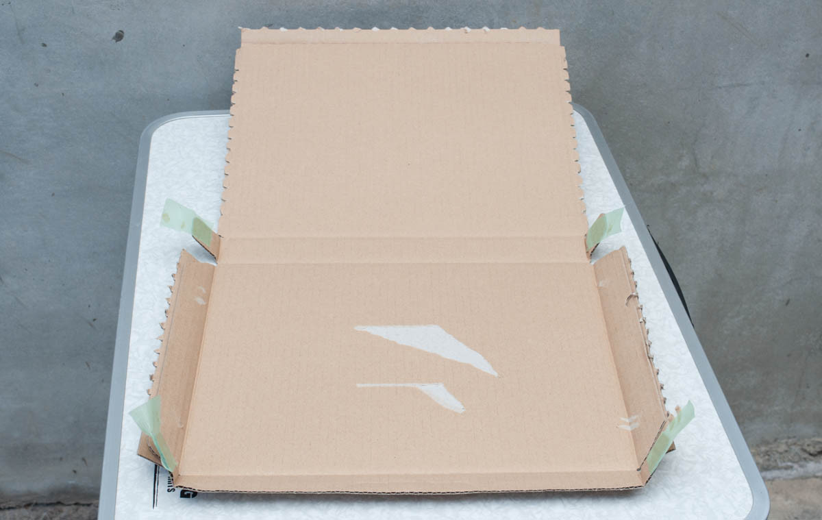 Amazonのダンボール箱で開けると解体されちゃうものを箱のままにし再利用する モモンハン日記