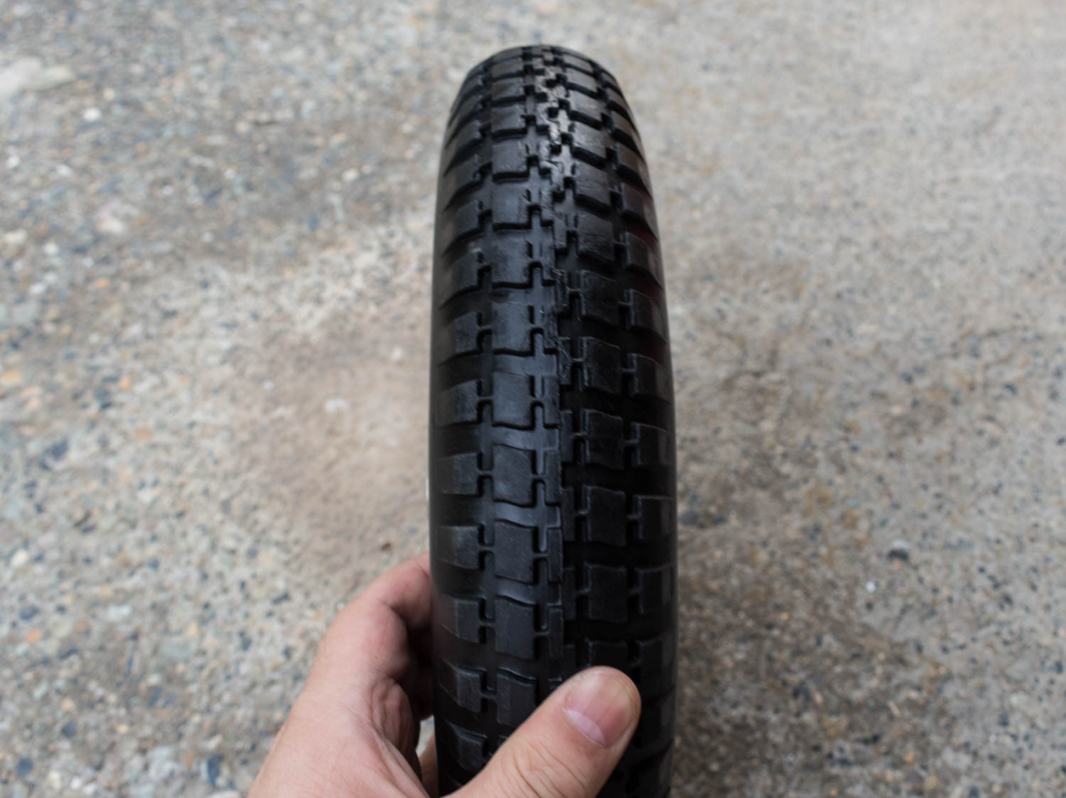 コメリ 一輪車用ノーパンクタイヤ レビュー モモンハン日記