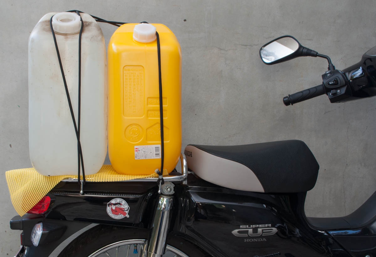 カブ バイク で灯油を運ぶ モモンハン日記