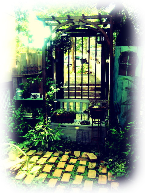 .P*J* 's  Home & Garden