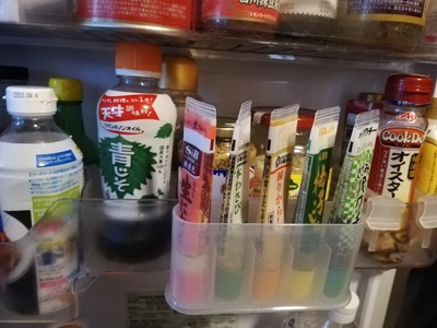 薬味チューブスタンド使用例