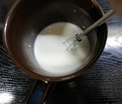牛乳ホイップクリームの作り方 (2)