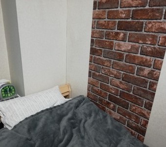 破れた壁紙は補修が無理なら隠す 簡単でお洒落 ニトリの貼ってはがせる壁紙 Cofffeee Net
