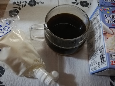 しぼるだけホイップとコーヒー