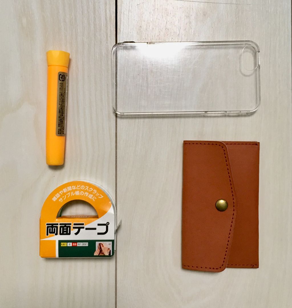 Iphonese クレジットカードの入るスマホケースを100均で自作する方法 桃とロングスカート