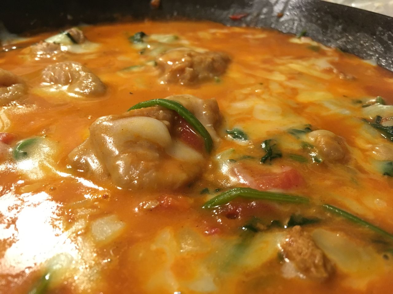 トマト缶箱買いレシピ ほうれん草とチキンのトマトキーマ 桃とロングスカート トマト缶箱買いレシピ ほうれん草とチキンのトマトキーマ 桃とロングスカート