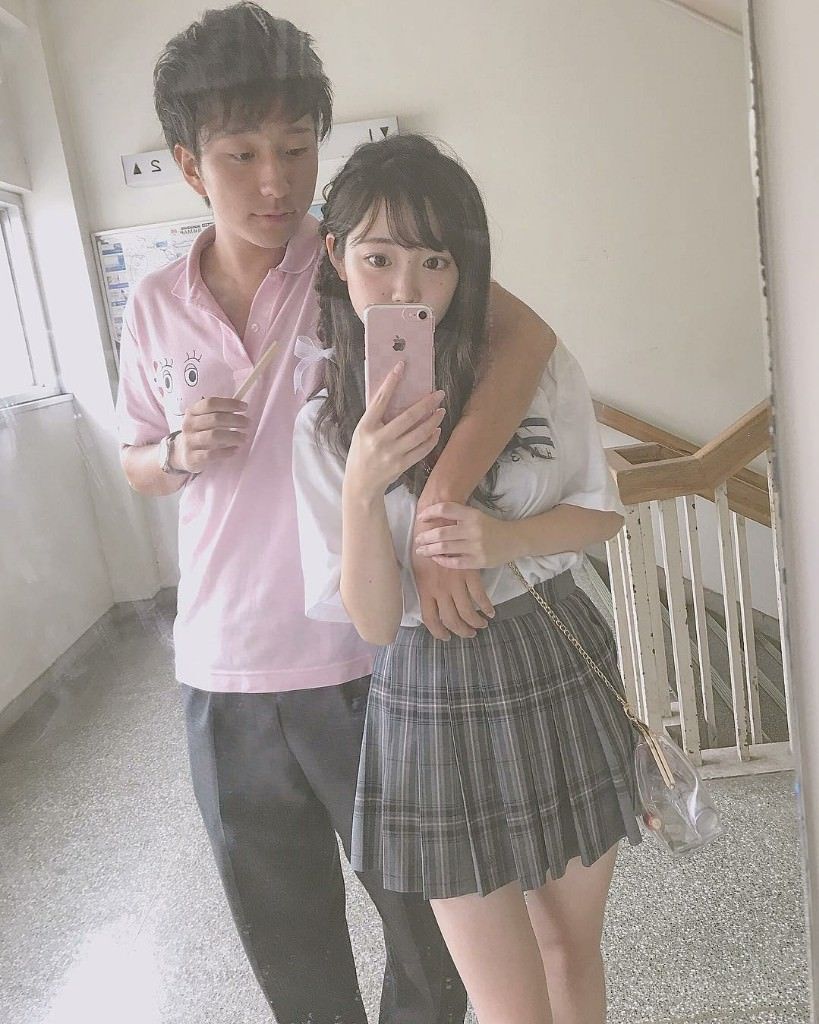 彼氏が自分のおっぱい触ってるとこを写真撮ってInstagramで公開するJKなんなの？ 助兵衛速報