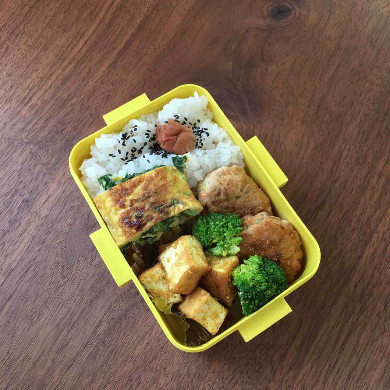 鶏ひき肉ハンバーグの黄色弁当 うちのお弁当