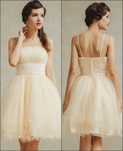 Robe de bal coupe simple en tulle avec bretelle fine ligne A