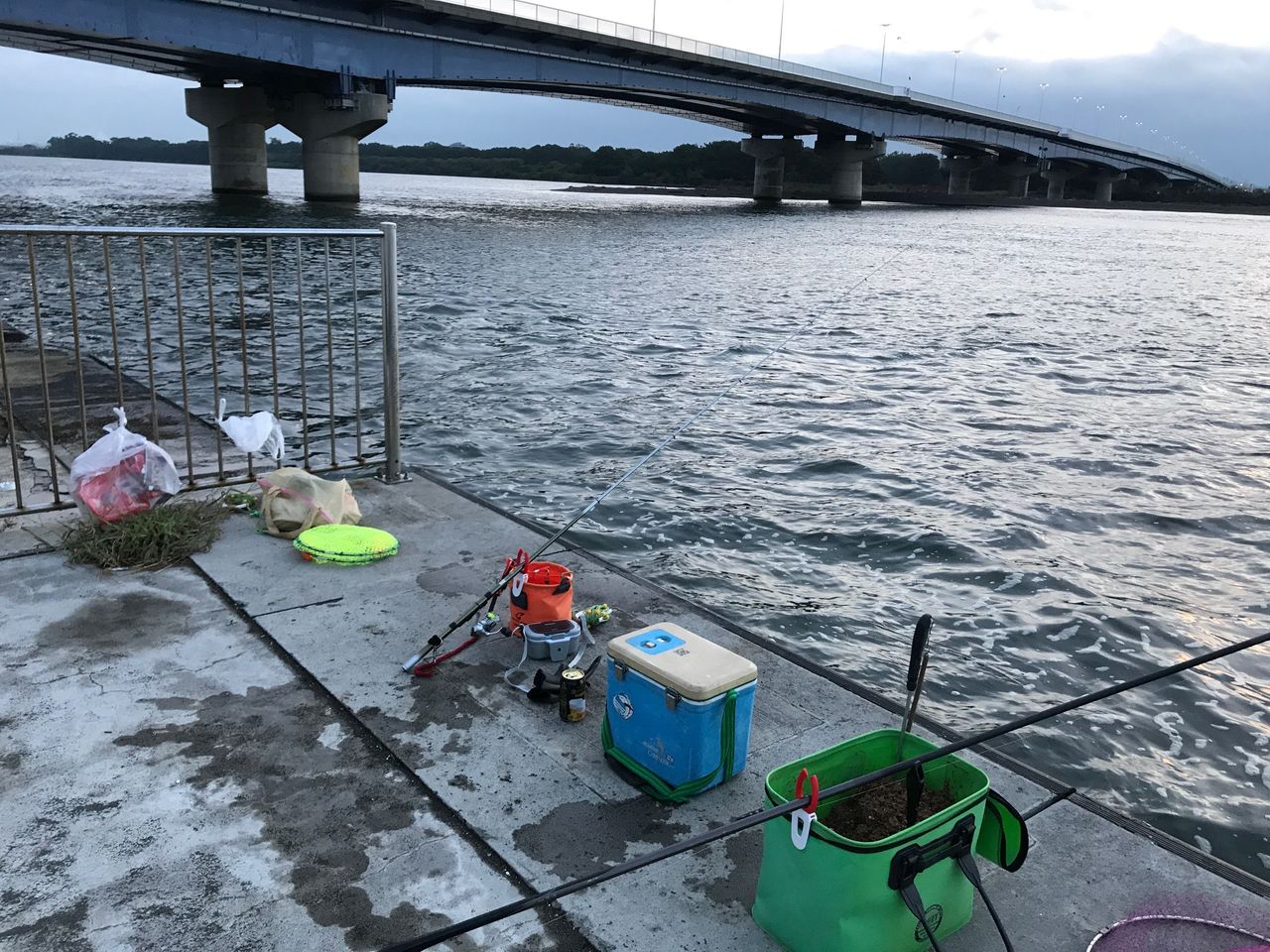 遠征 惨敗でした それとヘチでボーズ 身も心も夏バテです じょんていらーの釣日記 Vol 162 湘南平塚相模川河口h29 09 05神奈川県某所b地点h29 09 03 じょんていらーの釣日記 遠征 惨敗でした それとヘチでボーズ 身も心も夏バテです じょんていらーの釣日記 Vol 162 湘南平塚相模川河口h29 09 05神奈川県某所b地点h29 09 03 じょんていらーの釣日記