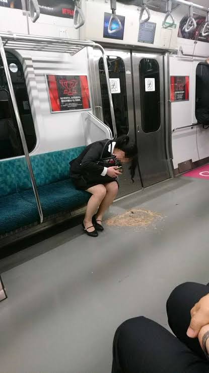 【東京】地べた寝そべり、ゴミ放置、嘔吐、トイレ…渋谷の路上飲み、“無法地帯”な実態 ★2  [首都圏の虎★]YouTube動画>4本 ->画像>57枚 
