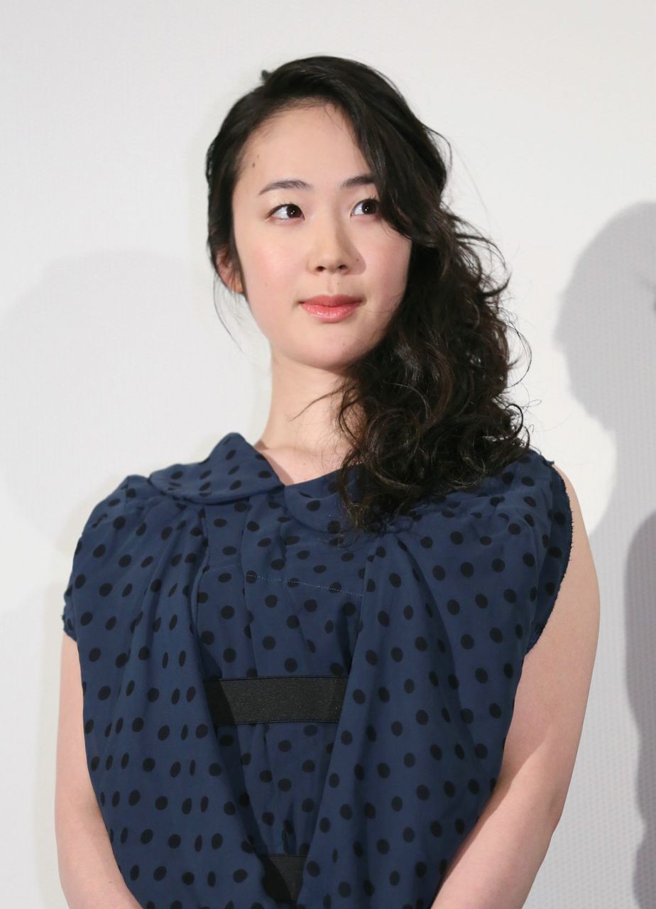 悲報 黒木華 １２歳 足の指で家の電話ボタン押すも壁少しぶち抜く 懐かし あいこでまね ファクトリー
