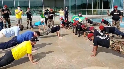 bolsonaro-push-ups-grab-super-169