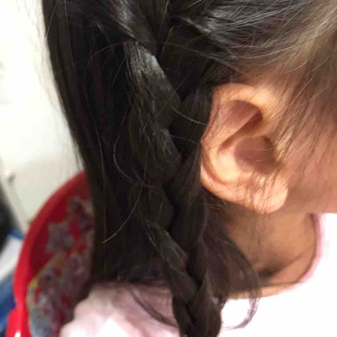 不器用さんでも大丈夫 子供のヘアアレンジ 三つ編ティアラ もにもにもも の すもももも ハンドメイドと料理と子育て 不器用さんでも大丈夫 子供のヘアアレンジ 三つ編ティアラ もにもにもも の すもももも ハンドメイドと料理と子育て