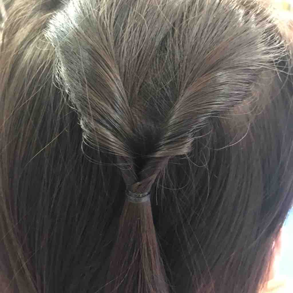 ゴムだけでできる子供のヘアアレンジ くるりんぱ でツインテール もにもにもも の すもももも ハンドメイドと料理と子育て