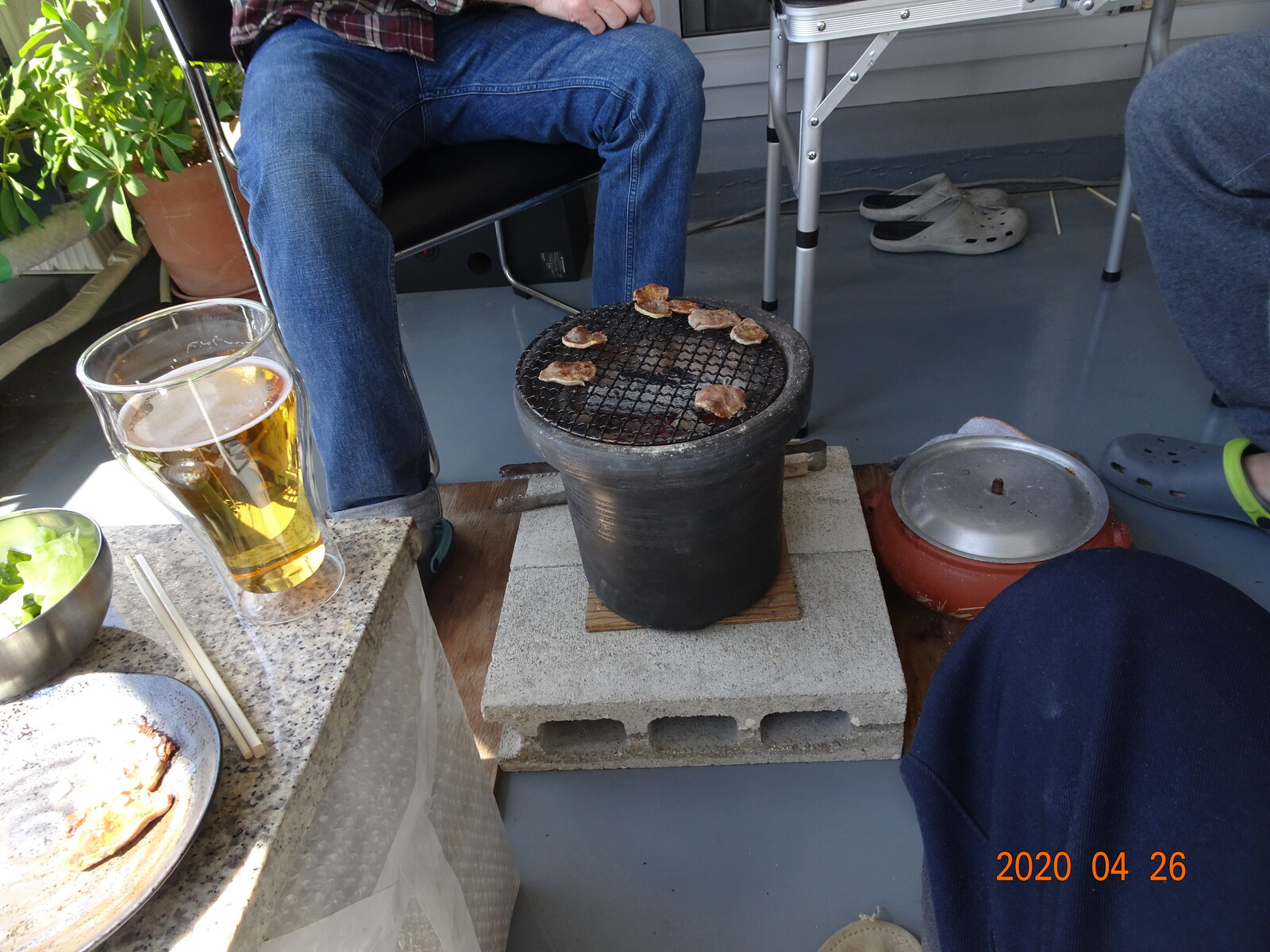 隣の七輪焼きパーティ 歳いまだ現役 日々録 隣の七輪焼きパーティ 歳いまだ現役 日々録