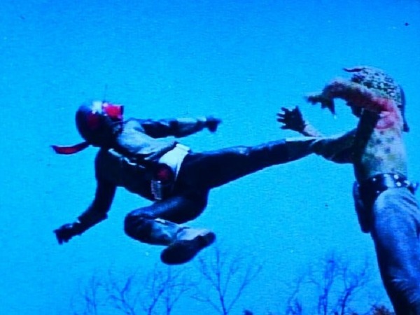 ライダーキック(旧1号)④