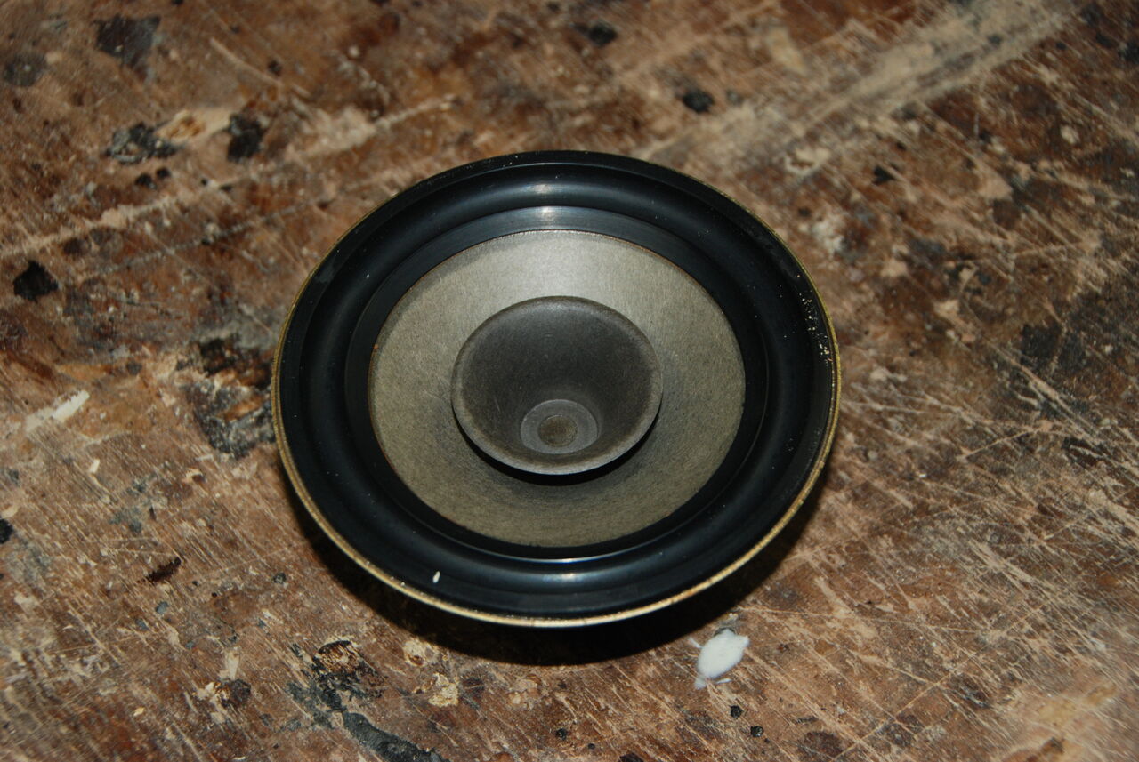 旧東ドイツの銘スピーカー、L2301のエンクロージャーをお作りしました